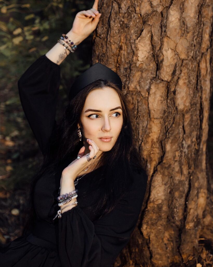 Angelika R. – magia miłosna, tarot i rytuały online
